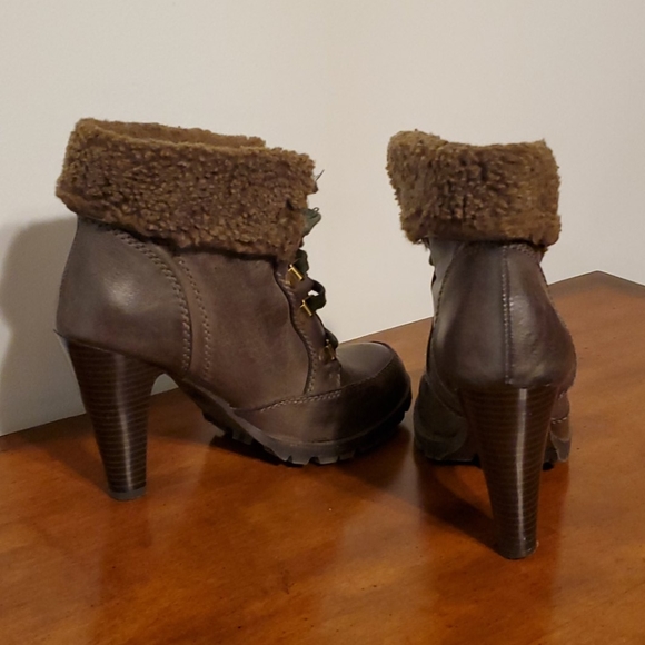 Fur lined ankle booties, size 6 - Picture 3 of 5